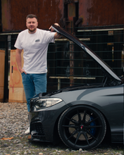 Lade das Bild in den Galerie-Viewer, RED LIGHTS T-SHIRT weiß