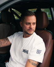 Lade das Bild in den Galerie-Viewer, RED LIGHTS T-SHIRT weiß