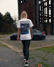 Lade das Bild in den Galerie-Viewer, RED LIGHTS T-SHIRT weiß